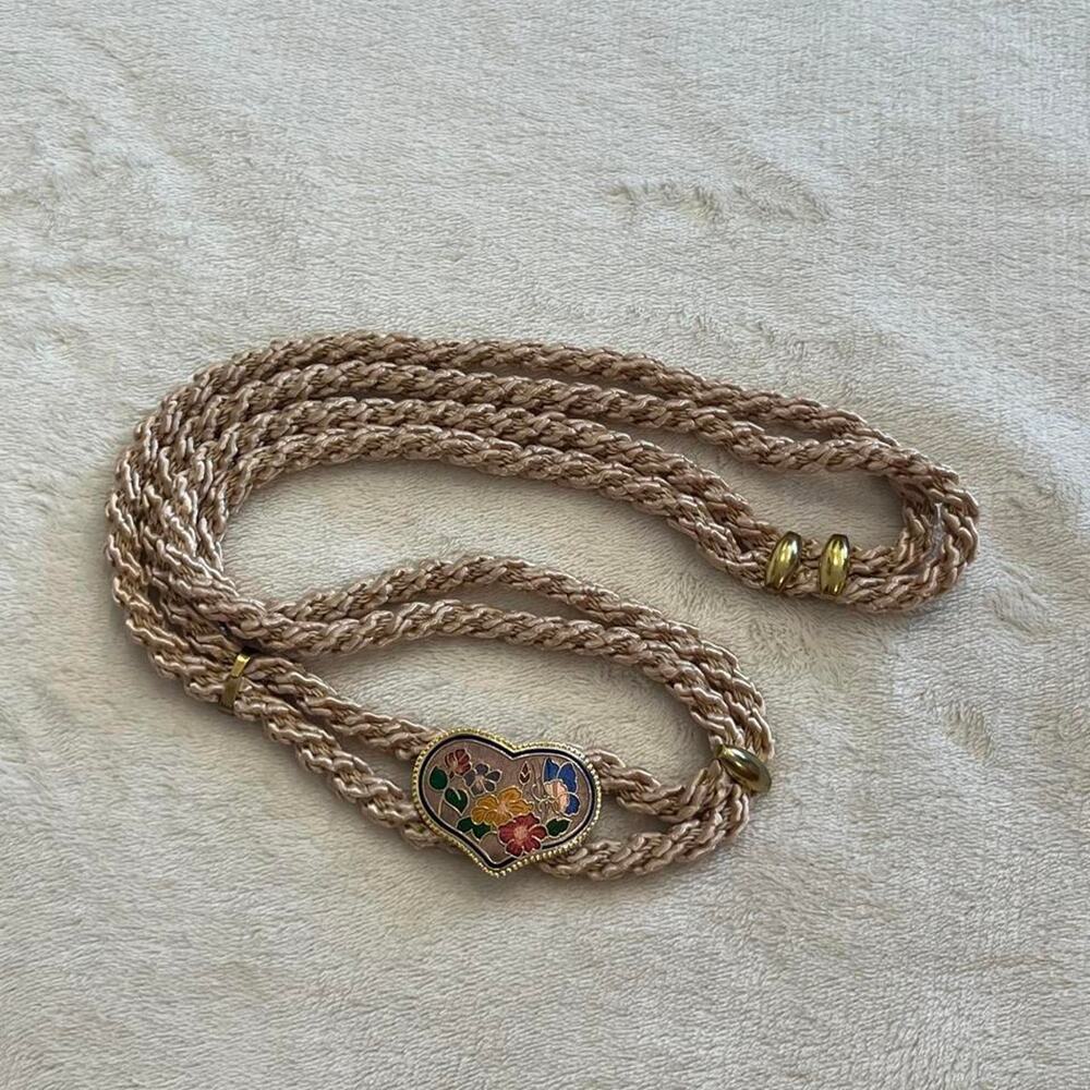Vintage 70s 80s Gold & Tan Brraided Rope Belt with heart-shaped floral pendant